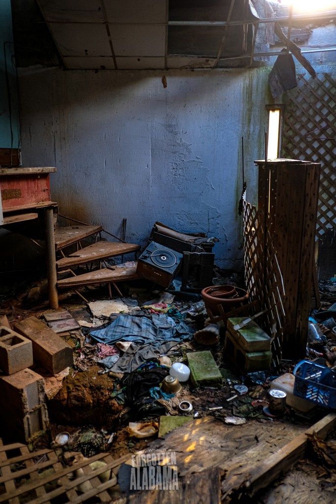 A mysterious abandoned building off Highway 231, Alabama!